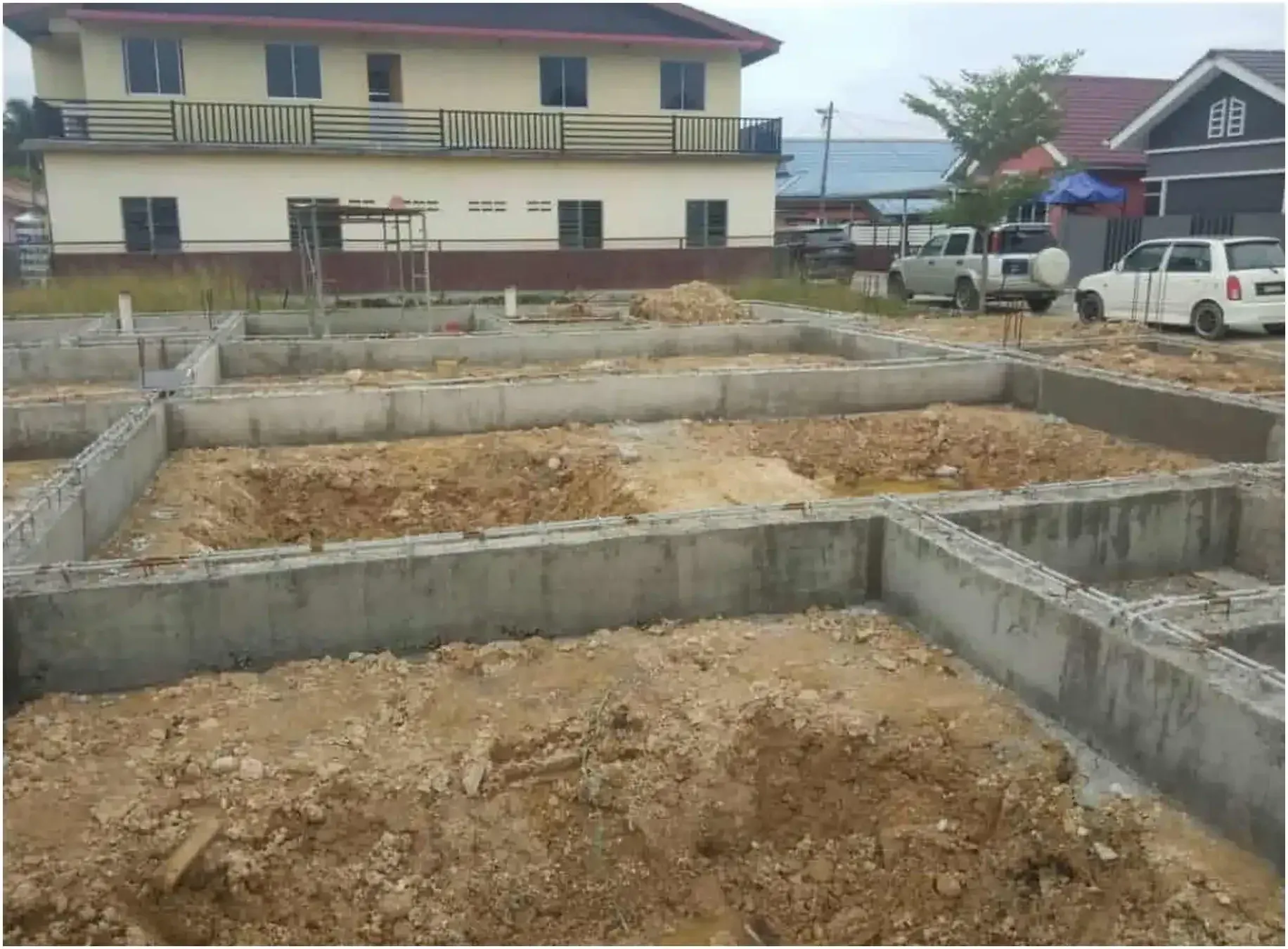 Ground beams cast on the site of a house built on the owner’s own land