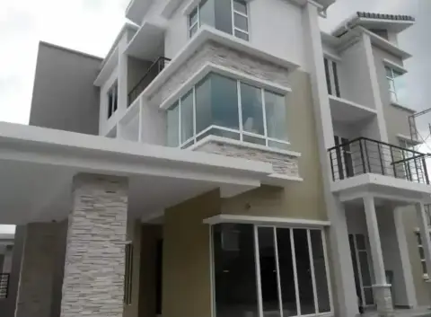 Projek RumahHQ di Hulu Langat, rumah 3 tingkat — gambar 42 daripada 42