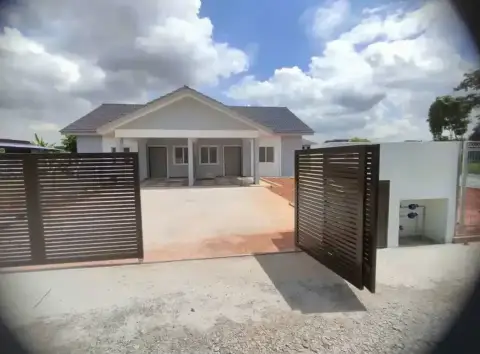 RumahHQ project in Jalan Kebun, Klang, single-storey bungalow — photo 15 of 18